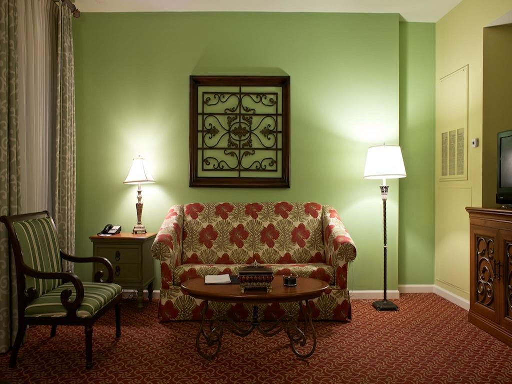 Club Wyndham La Belle Maison Hotel New Orleans Room photo